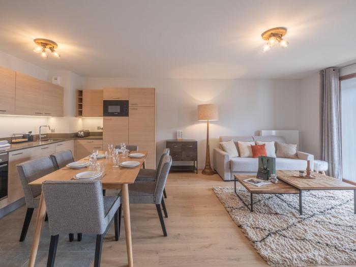 Bel appartement à lAlpe dHuez, proche pistes et équipements confort, avec wifi et parking - FR-1-645-57