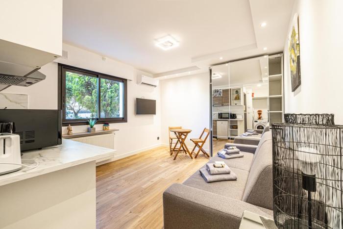 4 BARON - Spacieux studio rénové quartier des Anglais