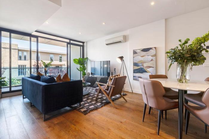 VAQUAY Odyssey In Caulfield North