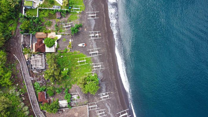 The Hidden Escapes Amed- 2BR Beachfront Villa with Direct Beach Access