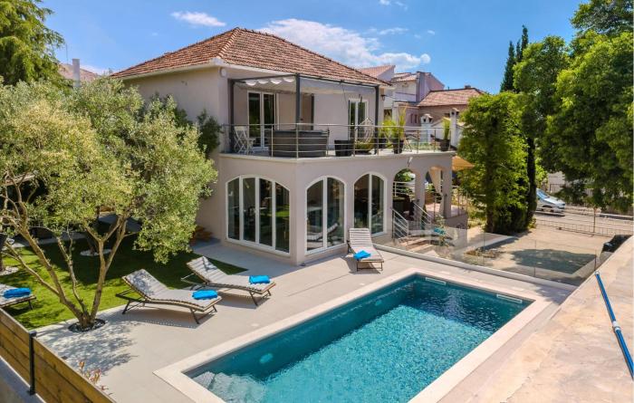 3 Bedroom Beautiful Home In Zadar