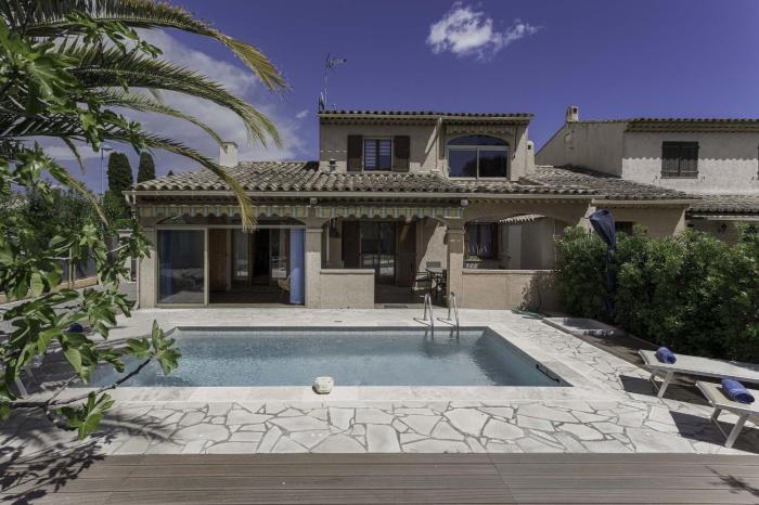 Casa Mia by Halldis