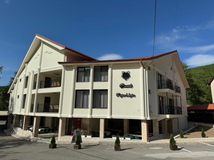 Conacul Peștera Urșilor