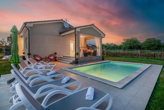 Family holiday house with private pool and playground