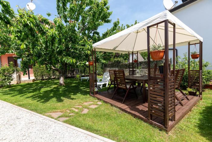 Beautiful Apartment Fratta with garden in Tar