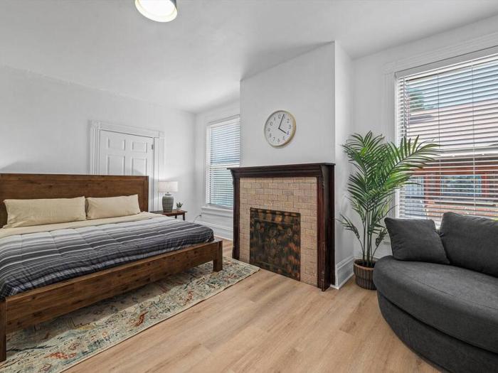 Shadyside, Central !4 Stylish and Central Studio With Free Parking