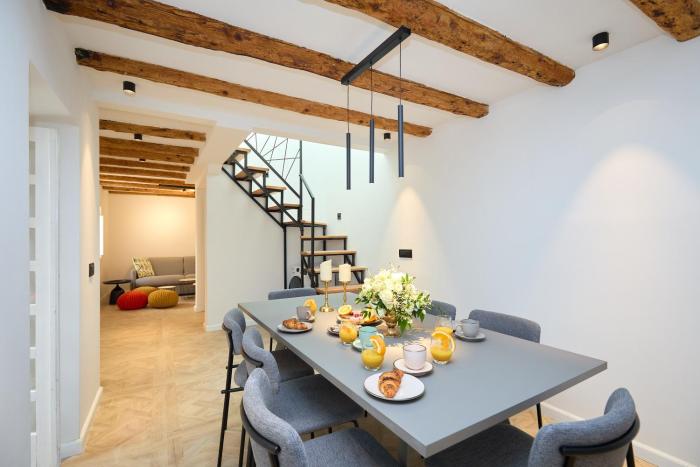 BLACK WATER BAY HOUSE