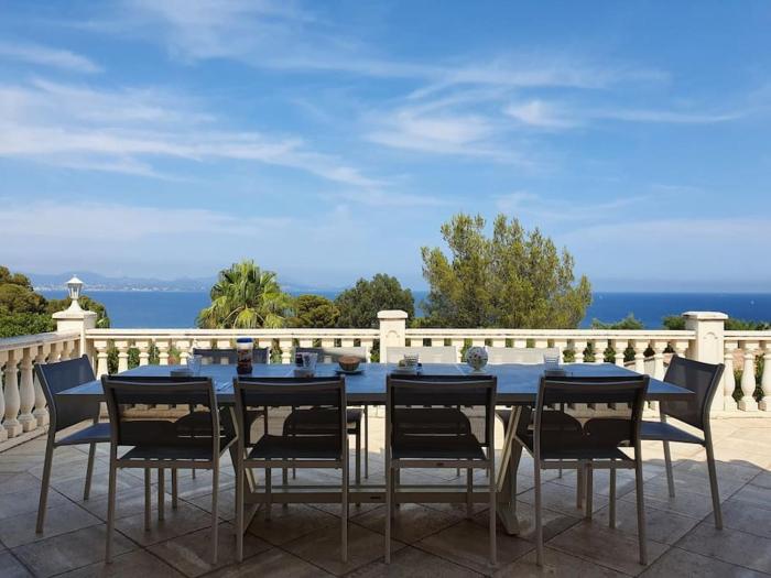 VILLA 4 Étoiles , La Caravelle , Mer à 400 metres , été du Dimanche au Dimanche
