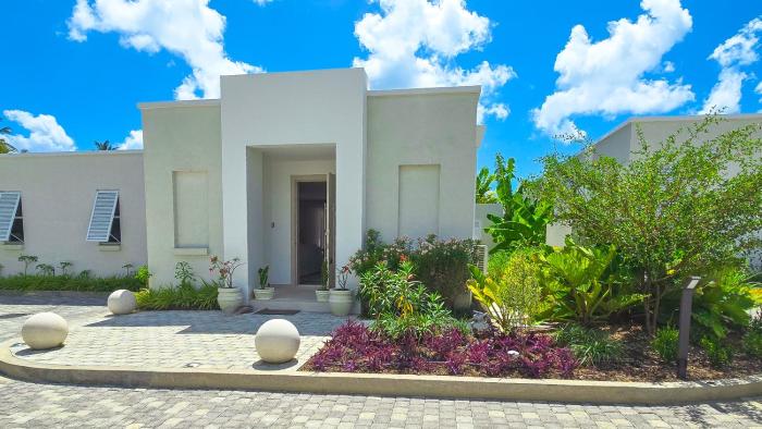 Colourful Serene 3BR Luxury Villa at Porters Place