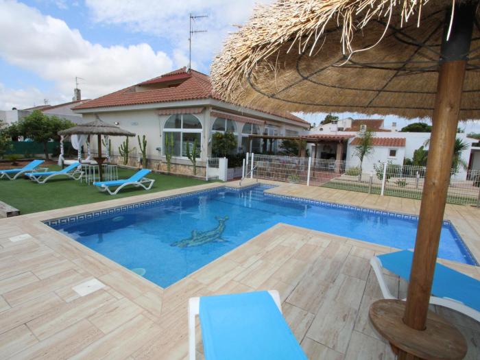 Casa con Piscina Privada Cerca del Mar, Mascotas Bienvenidas, WiFi Gratis, Playa para Perros - ES-184-39