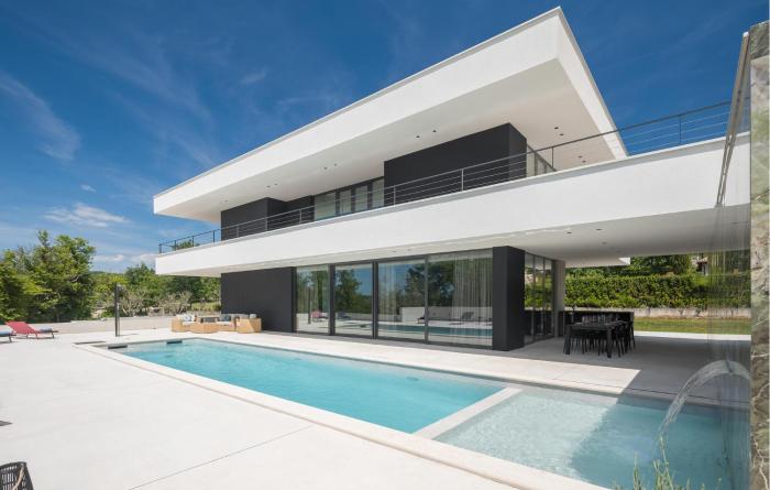 3 Bedroom Awesome Home In Sterna