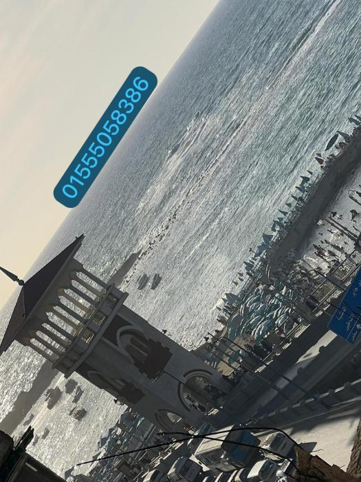 Sea view flat for FAMILY ONLY in Miami