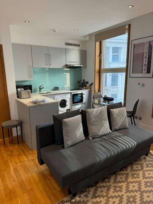 Sleep 5 in Mayfair St James Soho Cov7