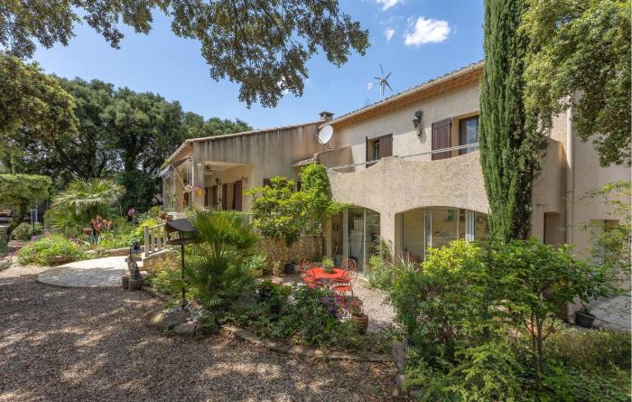 Awesome Home In Bédarrides