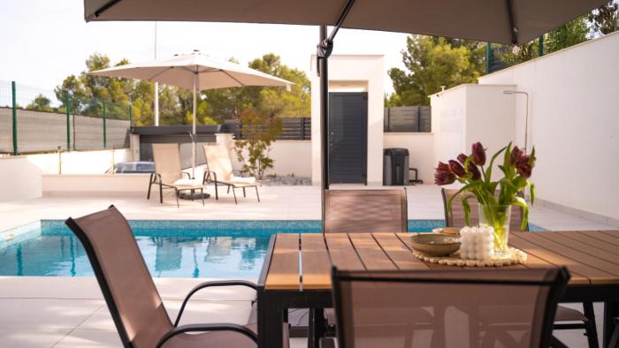 Amberes apartment, a stylish villas independent downstairs apartment with private swimming pool and terrace