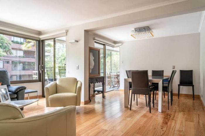 Se arrienda amplio departamento en Providencia