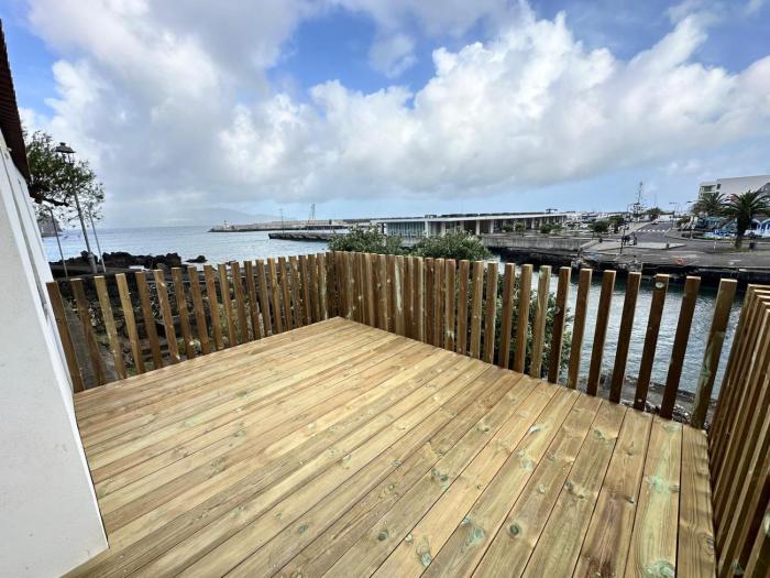 T0 com mezanino à beira-mar