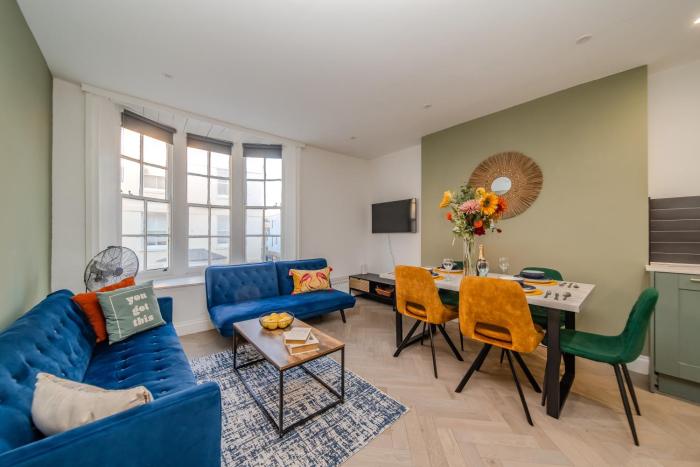 3 Bedroom 2 Bath Apartment I Next to Brighton Beach I Sleep 11 guests