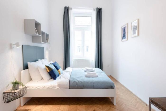 Excellent central location lovely home with AC