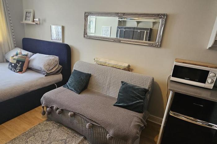 Selfcontained Apt ensuite