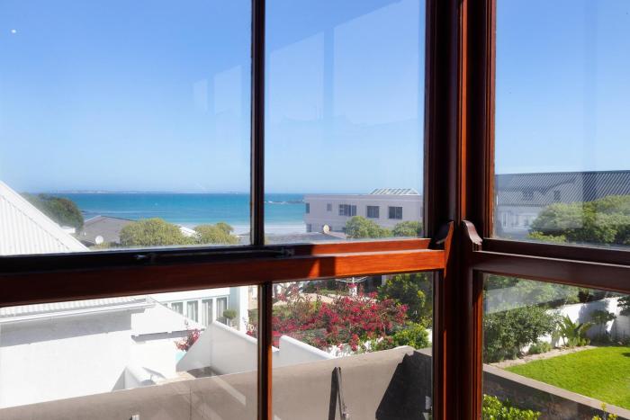 Cape Coastal Villa - Blouberg Village