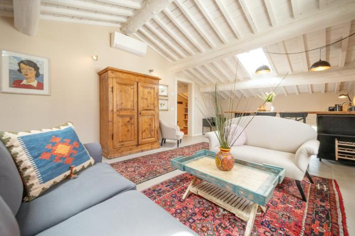 Casa Cantore Close to the Walls