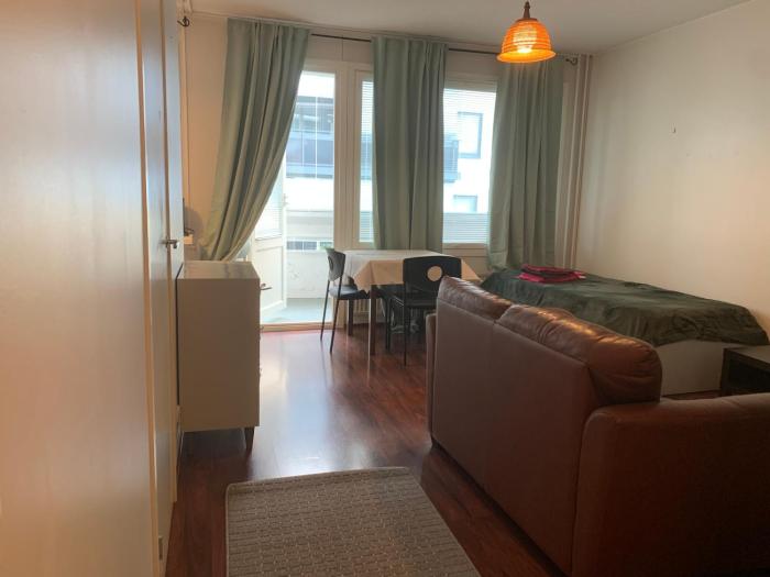 Yksiö juna-aseman vieressä