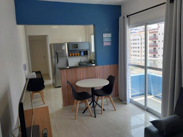 066 Aviação Beira MAR com varanda - 1 dorm - 15 metros da praia - WI FI - Garagem Gratuita