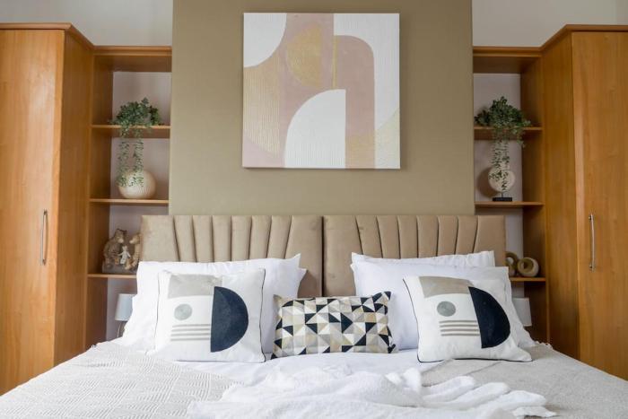 Heart of Saltburn, Free Parking, Family Stays, Contractors - Scandi