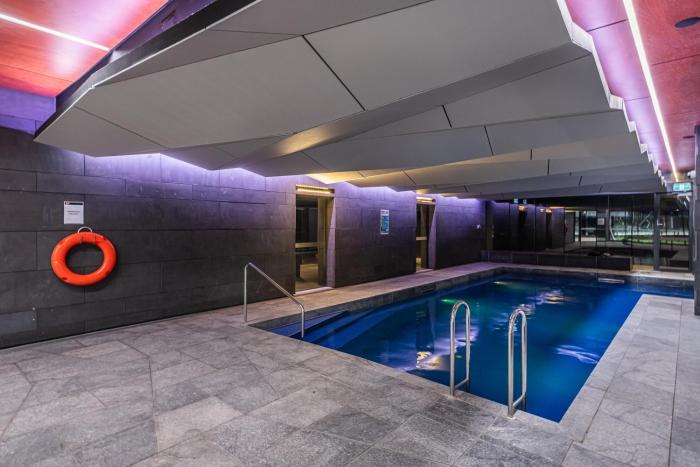 City Dream 2br1ba Apt Melbournepoolgym