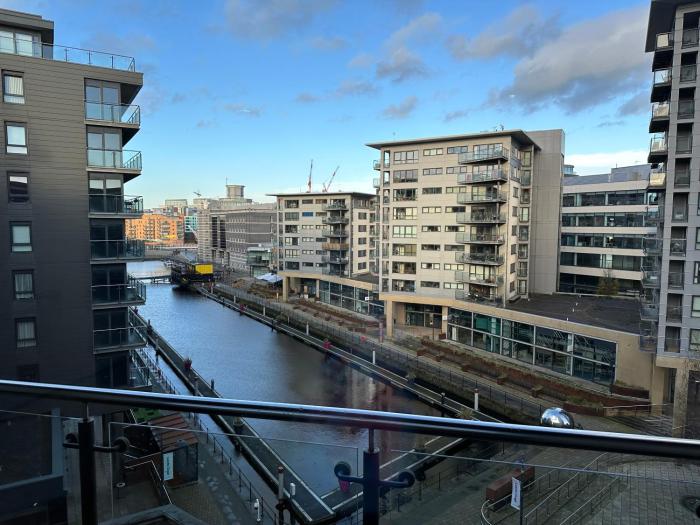 Stunning City Centre Water VIews 2 Bed 2 Bath FREE PARKING