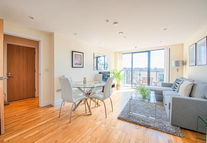 Charming Flat with Balcony near Tower Bridge