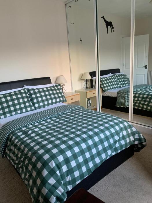 Kings St View Simple Apartment