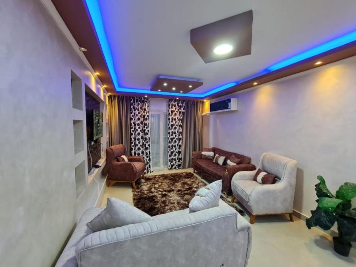 شقة فندقية علي البحر مباشره كود 13351