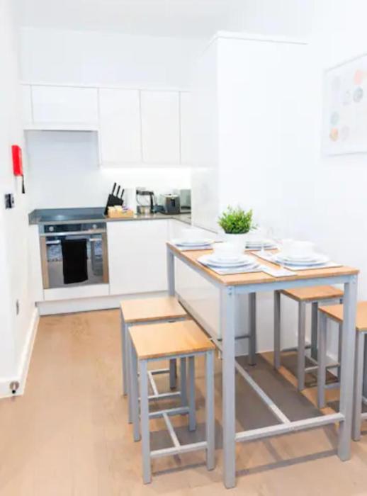 St Albans- High Street-Business-Leisure