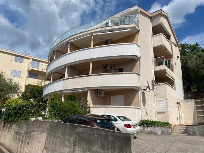 Apartments Nina & Lola