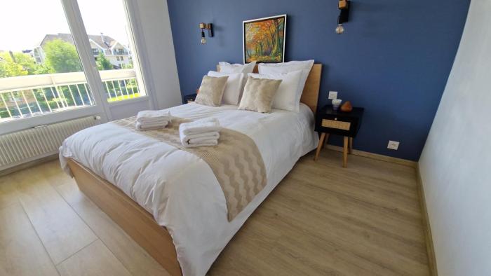 Lac Plage et Ville 95 m2 a 100m du lac, 3 chambres, parking