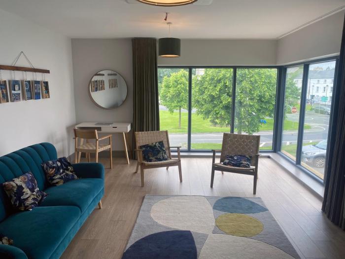 Apartment at Bowes Cafe