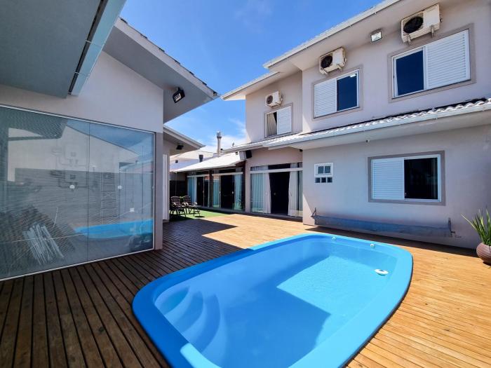 Casa com piscina na Praia do Sonho