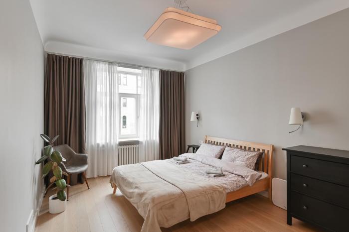 Modern 2-bdrm Centre apartment