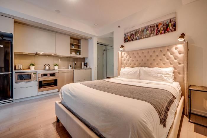 MMG Suites on Peter St - City View