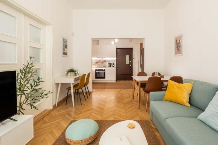 Urban Elegance Next To Metro Panepistimio