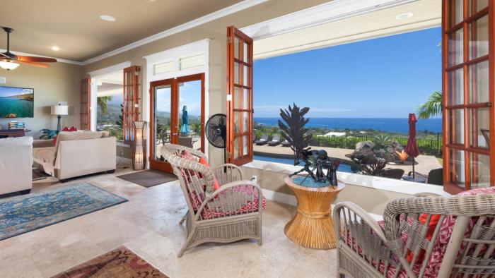 PACIFIC VISTA RETREAT Stunning 5BR Home Overlooking Ocean Privacy and Pool