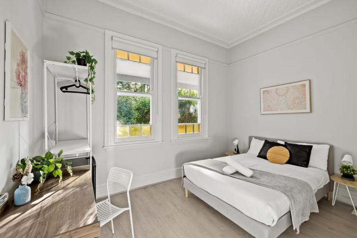 Lovely Double Room - Nearby Transport & Shops - Shared Bathroom