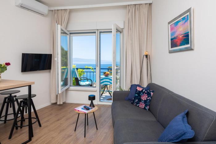 Caleta Seaview Suites II - Pool & Jacuzzi