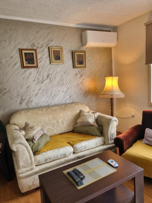 Vikendica Sara,Devojacki bunar