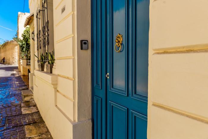 Characterful ground floor townhouse