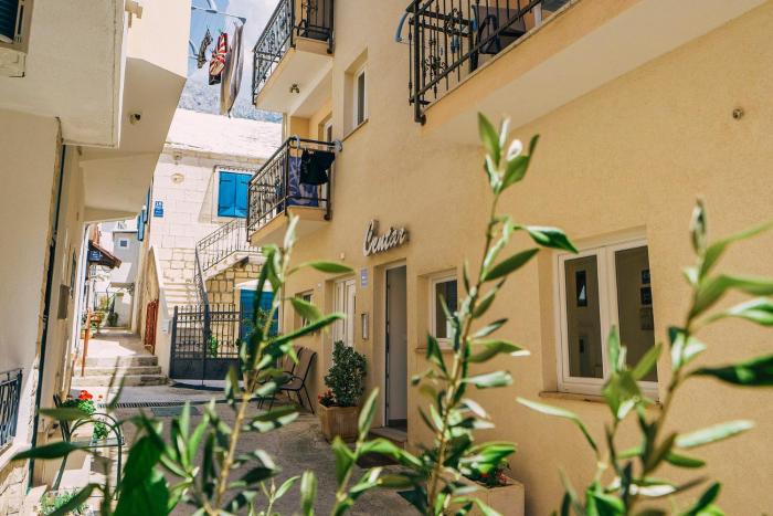 Apartments Center with free private parking