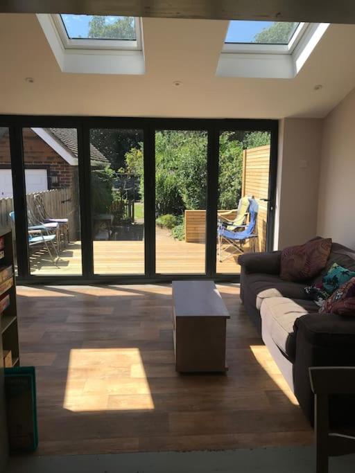 Lovely Bright House close to Brighton