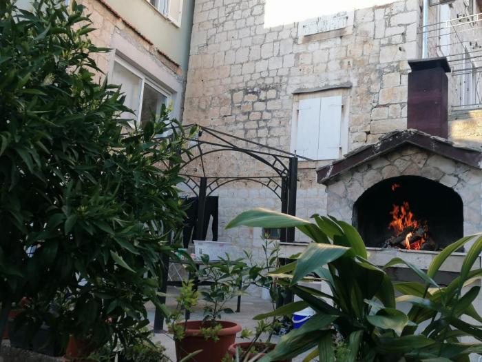 Apartments by the sea Trogir - 23144